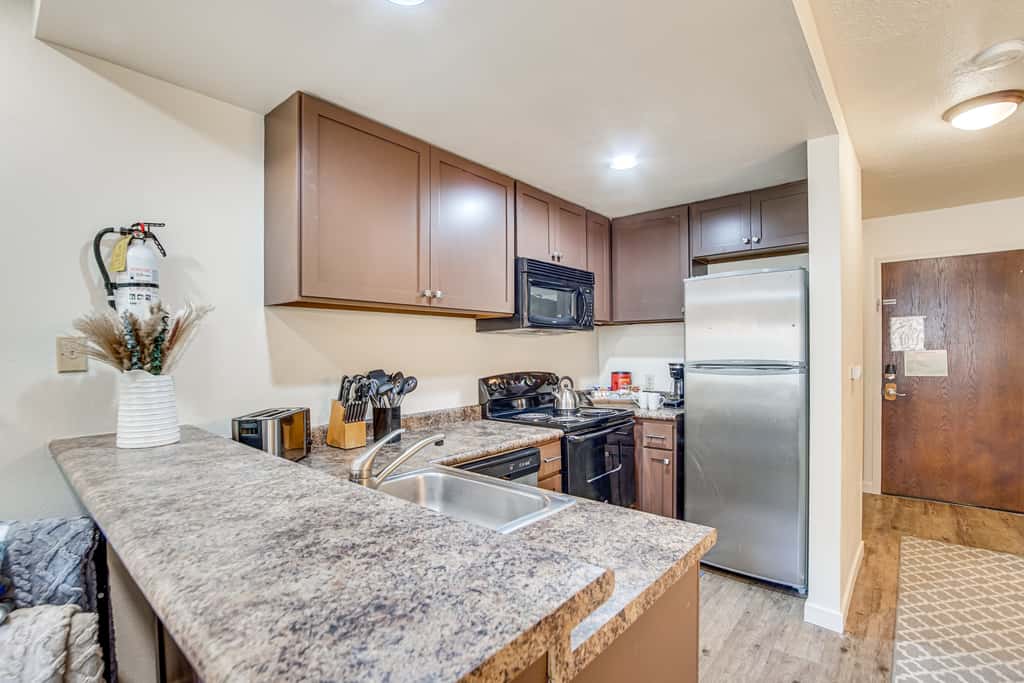 Brian Head Studio Condo w/ Balcony + Mountain View