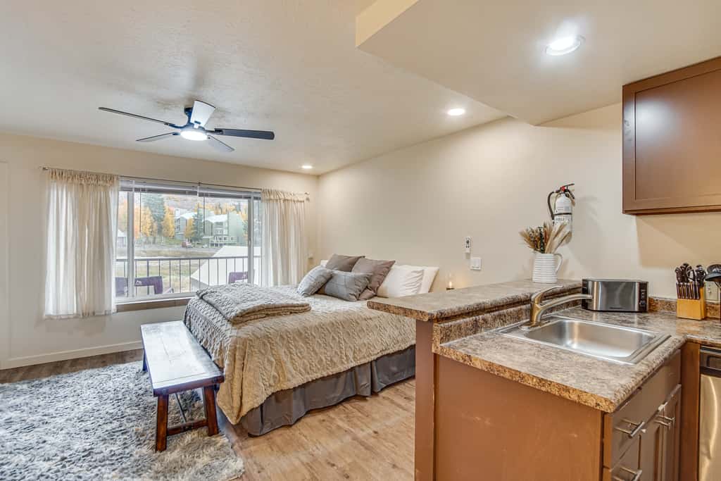 Brian Head Studio Condo w/ Balcony + Mountain View