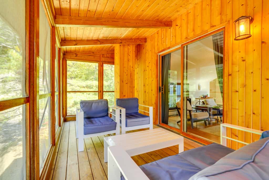 Luxe 5,000 Sq Ft Retreat: 5 Mi to Stratton Resort