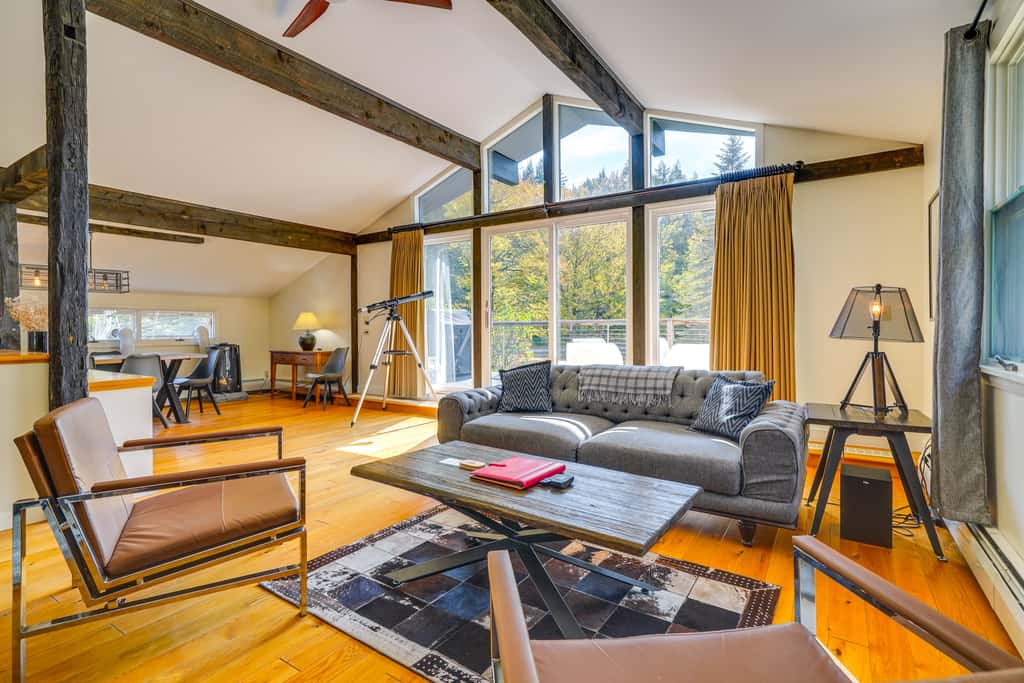 Luxe 5,000 Sq Ft Retreat: 5 Mi to Stratton Resort