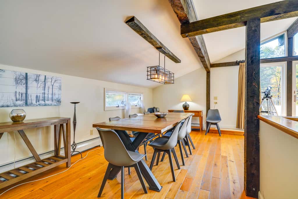 Luxe 5,000 Sq Ft Retreat: 5 Mi to Stratton Resort