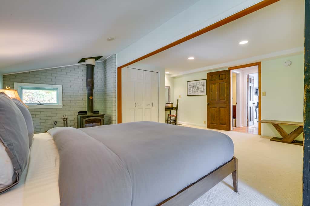 Luxe 5,000 Sq Ft Retreat: 5 Mi to Stratton Resort
