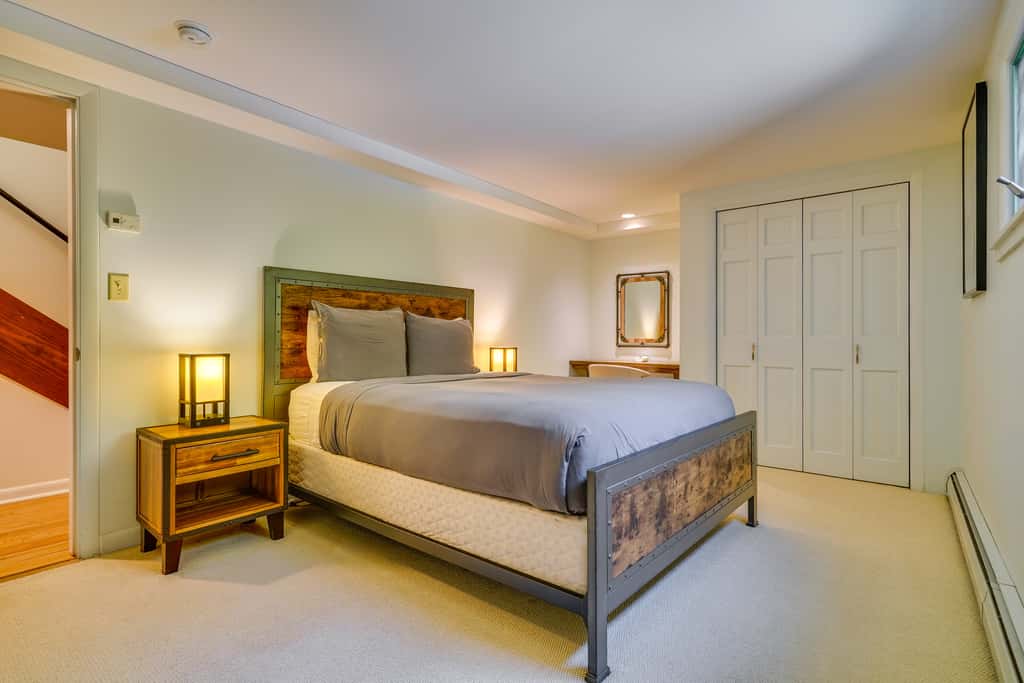 Luxe 5,000 Sq Ft Retreat: 5 Mi to Stratton Resort