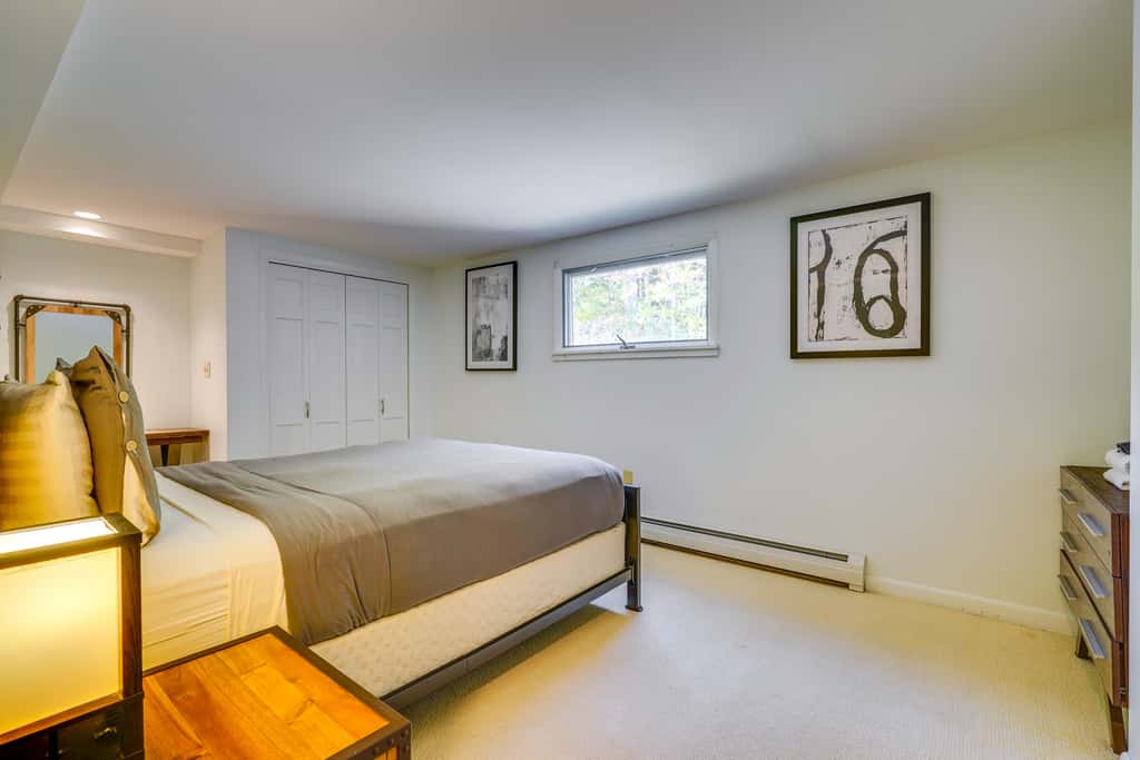 Luxe 5,000 Sq Ft Retreat: 5 Mi to Stratton Resort