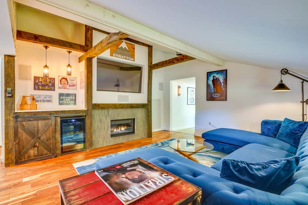 Luxe 5,000 Sq Ft Retreat: 5 Mi to Stratton Resort
