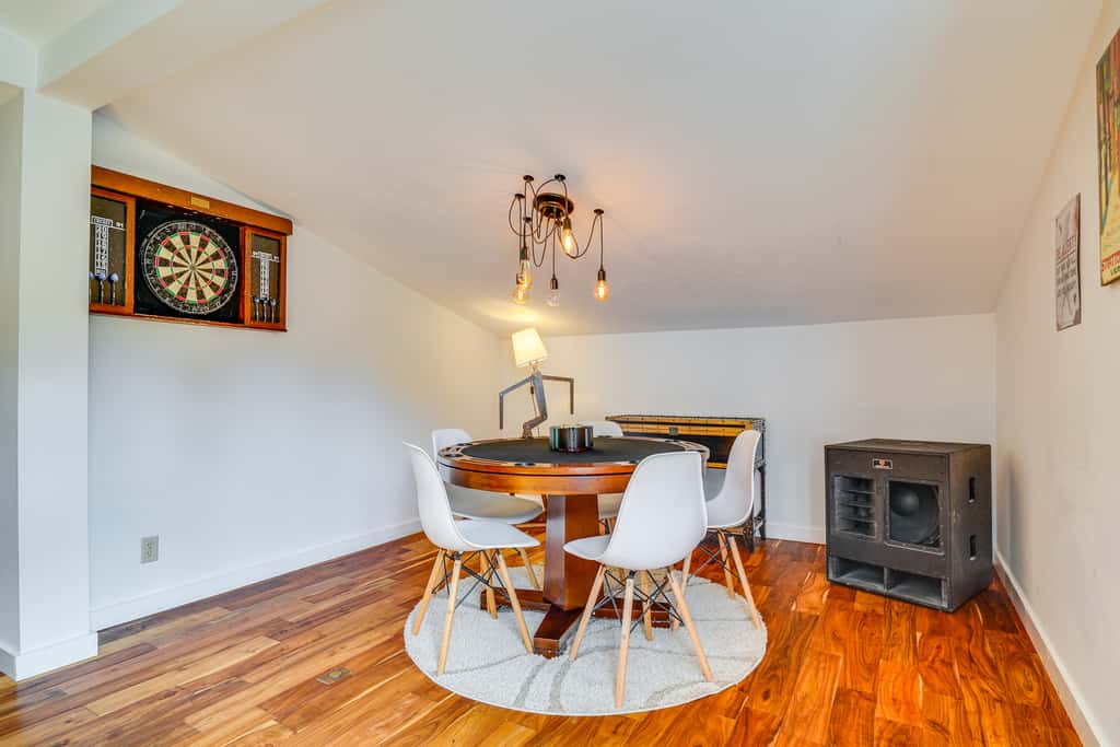 Luxe 5,000 Sq Ft Retreat: 5 Mi to Stratton Resort