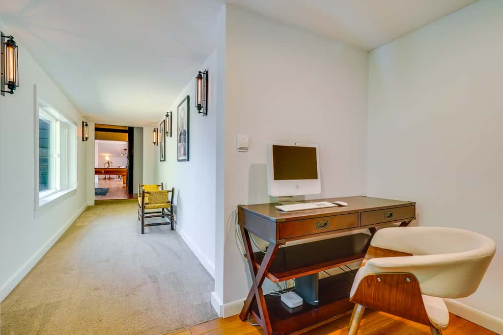 Luxe 5,000 Sq Ft Retreat: 5 Mi to Stratton Resort