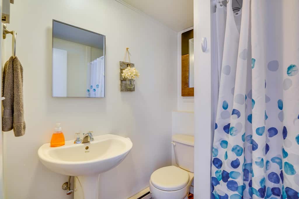 Luxe 5,000 Sq Ft Retreat: 5 Mi to Stratton Resort