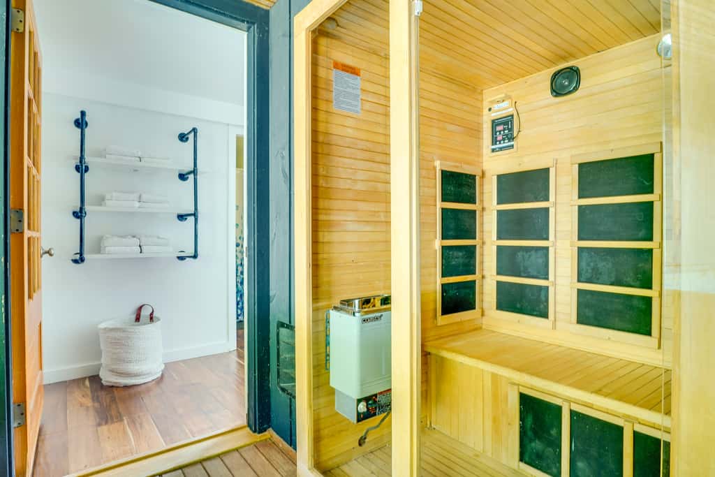 Luxe 5,000 Sq Ft Retreat: 5 Mi to Stratton Resort