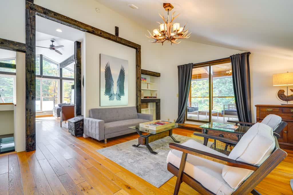 Luxe 5,000 Sq Ft Retreat: 5 Mi to Stratton Resort