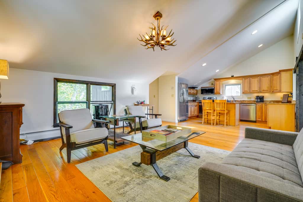 Luxe 5,000 Sq Ft Retreat: 5 Mi to Stratton Resort