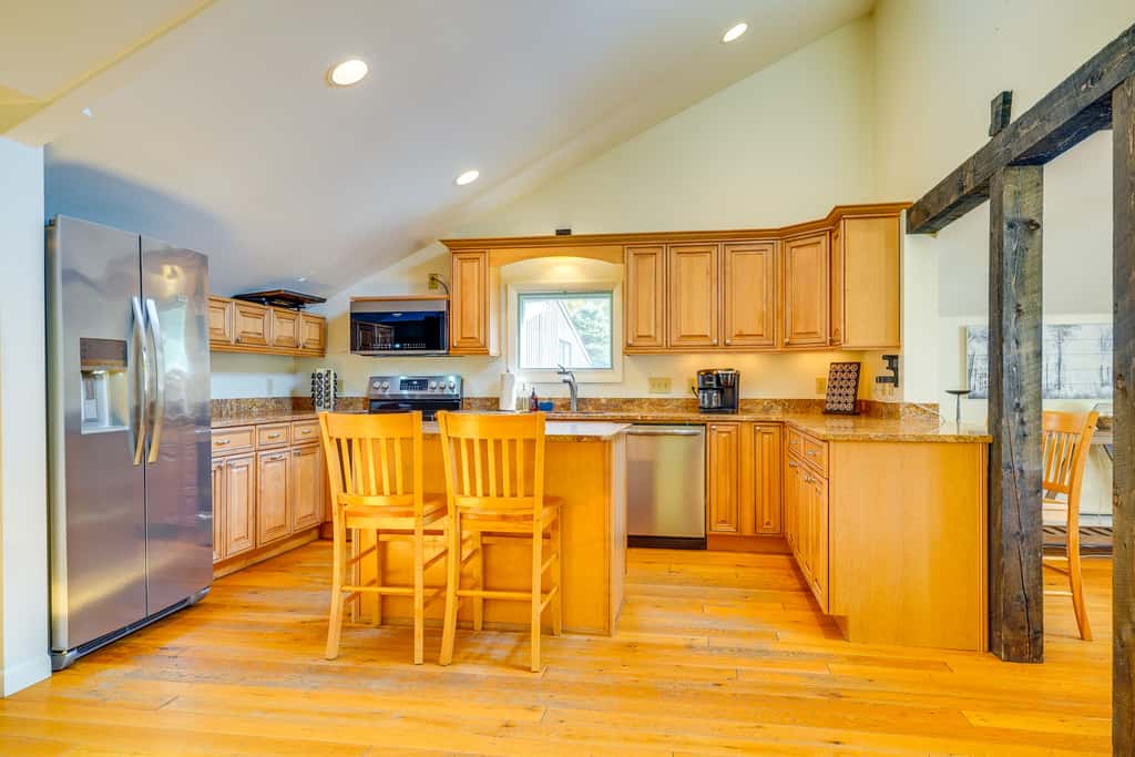 Luxe 5,000 Sq Ft Retreat: 5 Mi to Stratton Resort