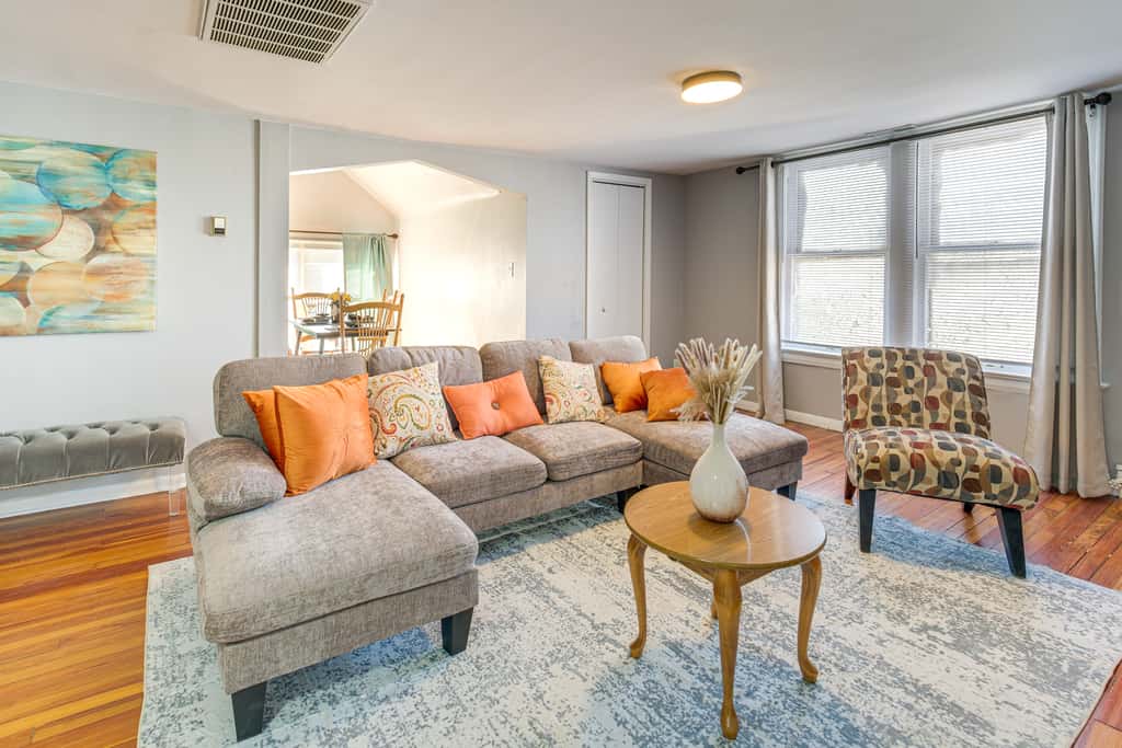 Walk to Coventry Village: Charming Top-Floor Unit!