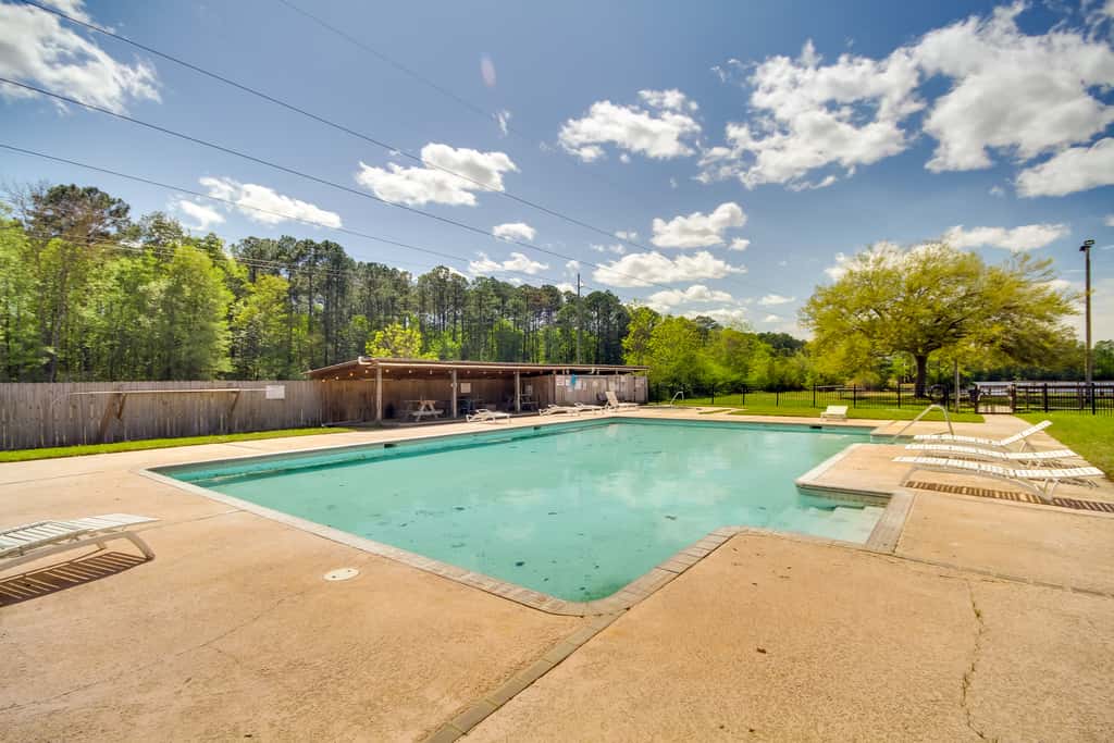 Biloxi Resort Cottage w/ Pool & Lake Access!