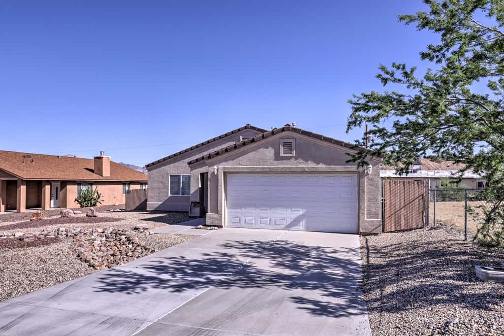 Inviting Retreat w/ Patio < 1 Mi to Colorado River