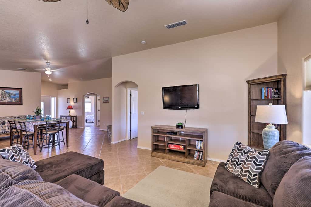 Inviting Retreat w/ Patio < 1 Mi to Colorado River