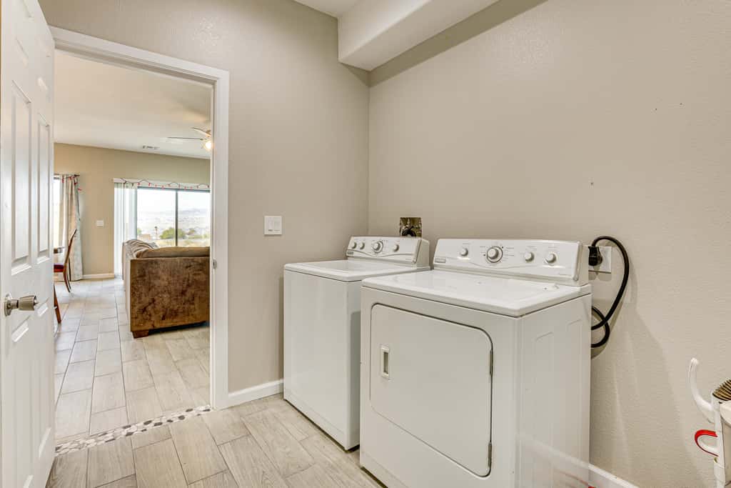 7 Mi to Golf: Mtn-View Retreat in Bullhead City