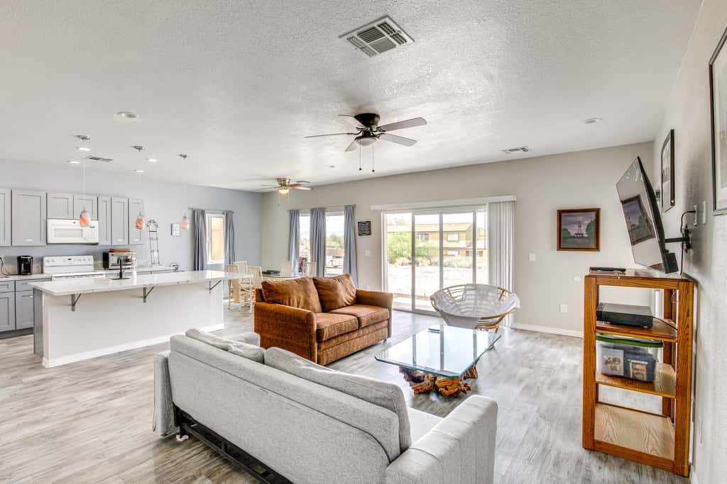 4 Mi to Casinos: Mtn-View Home in Bullhead City!