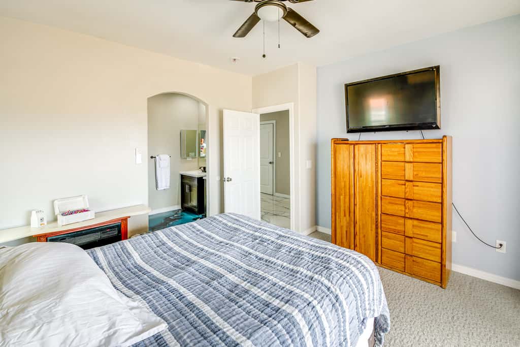 4 Mi to Casinos: Mtn-View Home in Bullhead City!