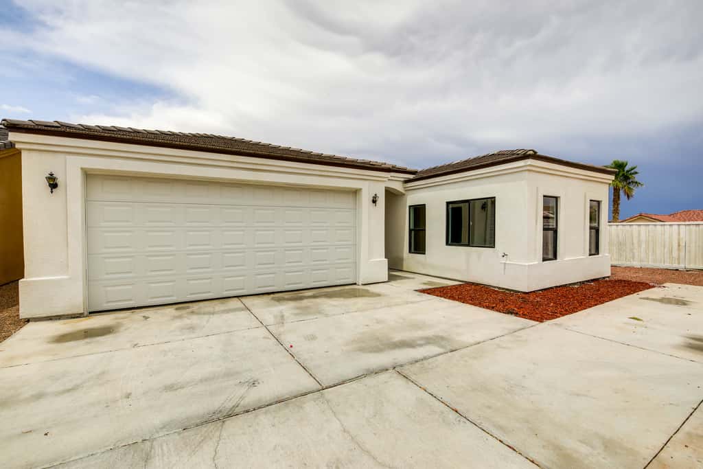 4 Mi to Casinos: Mtn-View Home in Bullhead City!