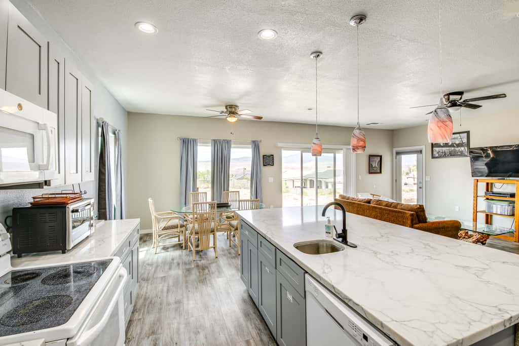 4 Mi to Casinos: Mtn-View Home in Bullhead City!