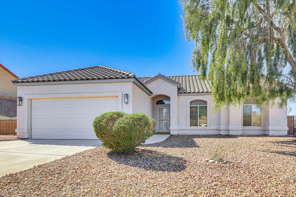 Desert Getaway w/ Serene Views in Bullhead City!