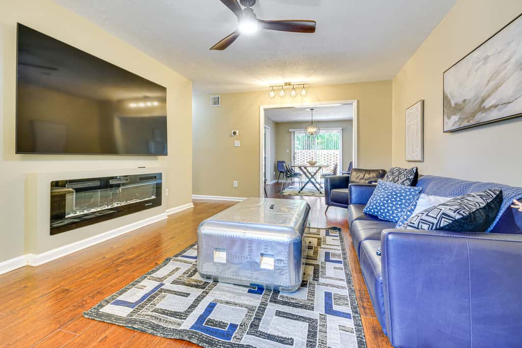 2 Mi to High Point University: Townhome w/ Patio