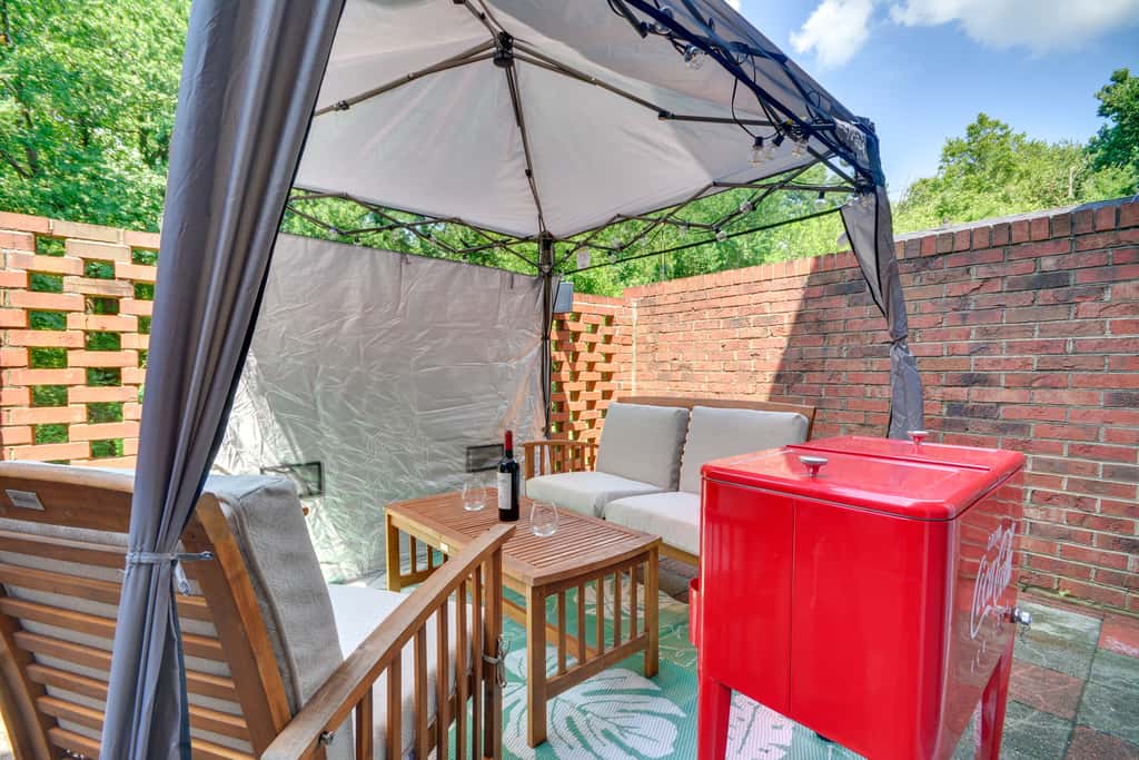 2 Mi to High Point University: Townhome w/ Patio