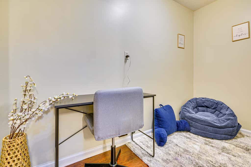 2 Mi to High Point University: Townhome w/ Patio