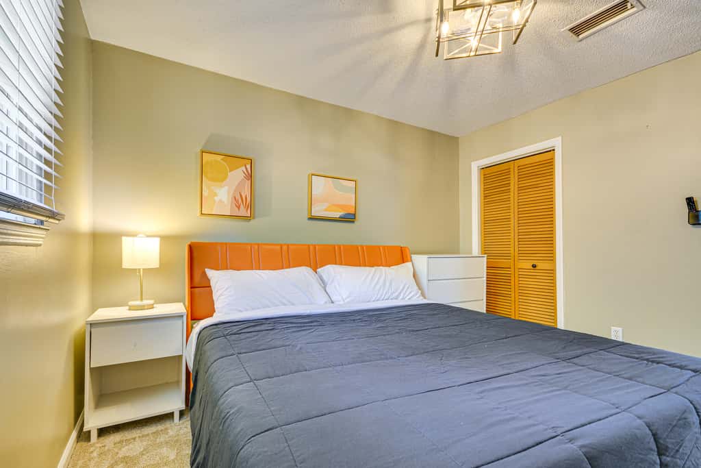 2 Mi to High Point University: Townhome w/ Patio