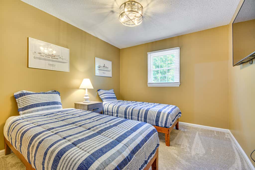 2 Mi to High Point University: Townhome w/ Patio