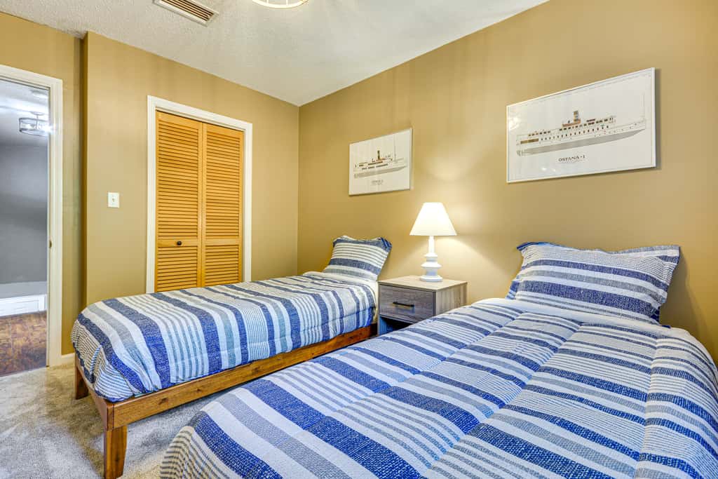 2 Mi to High Point University: Townhome w/ Patio
