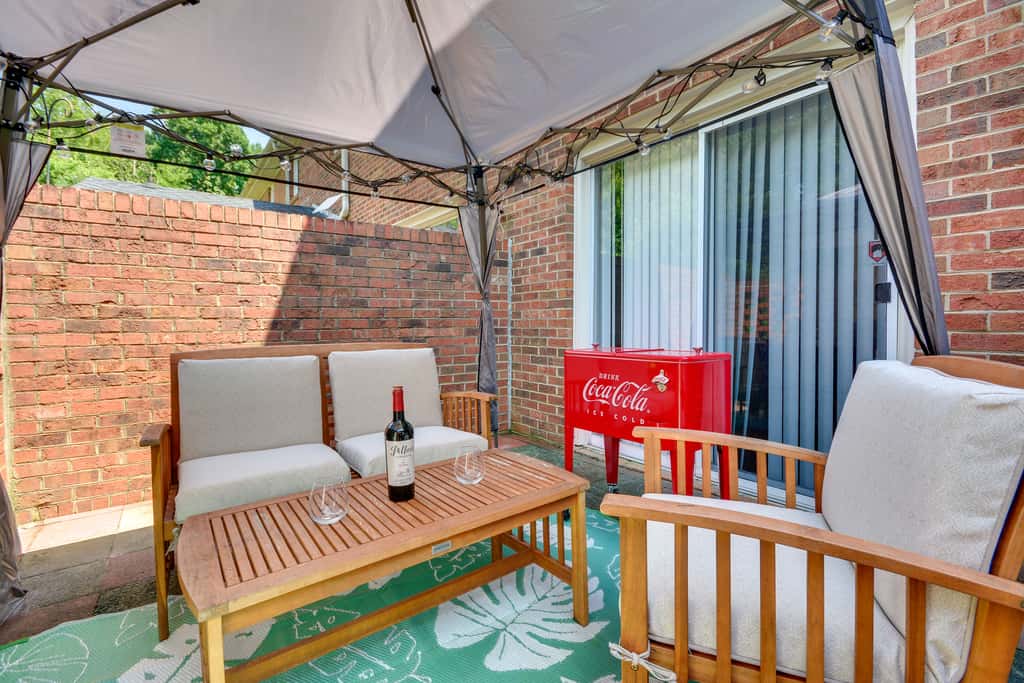 2 Mi to High Point University: Townhome w/ Patio