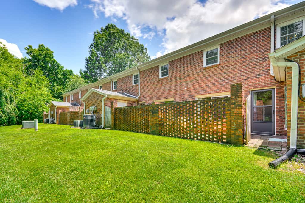 2 Mi to High Point University: Townhome w/ Patio