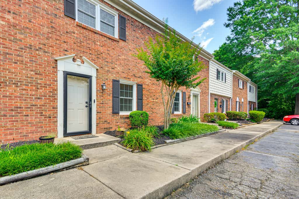 2 Mi to High Point University: Townhome w/ Patio