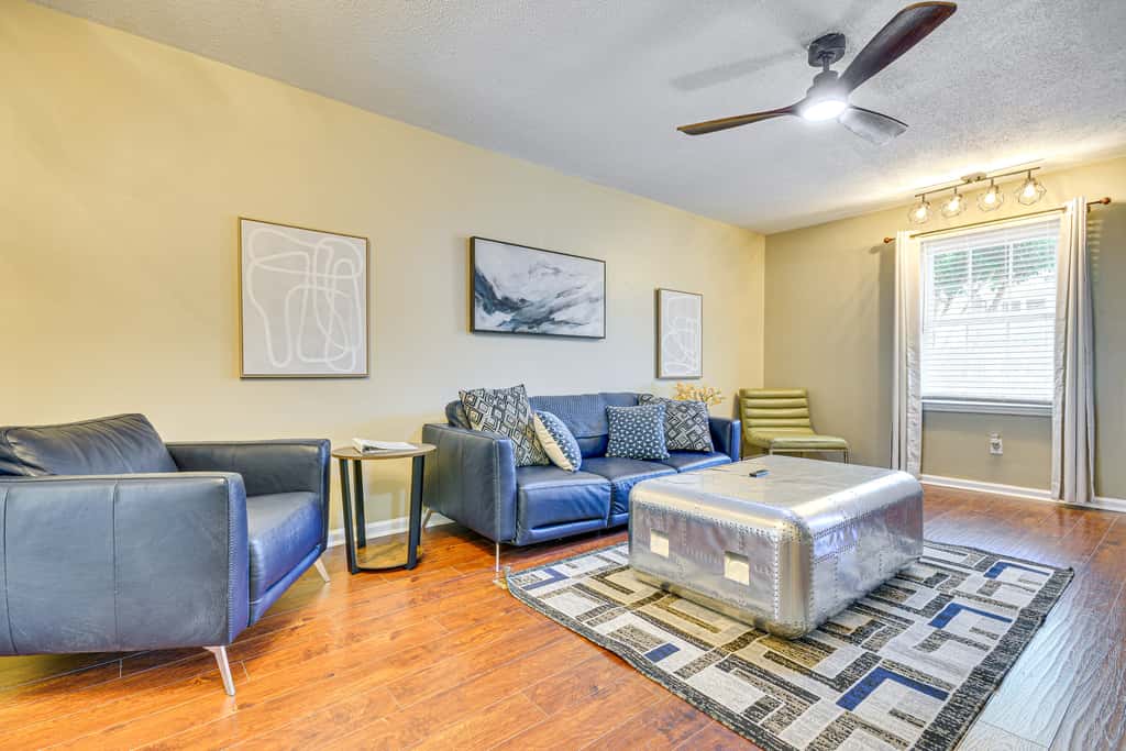 2 Mi to High Point University: Townhome w/ Patio