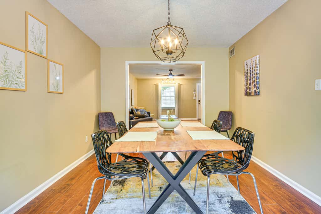 2 Mi to High Point University: Townhome w/ Patio