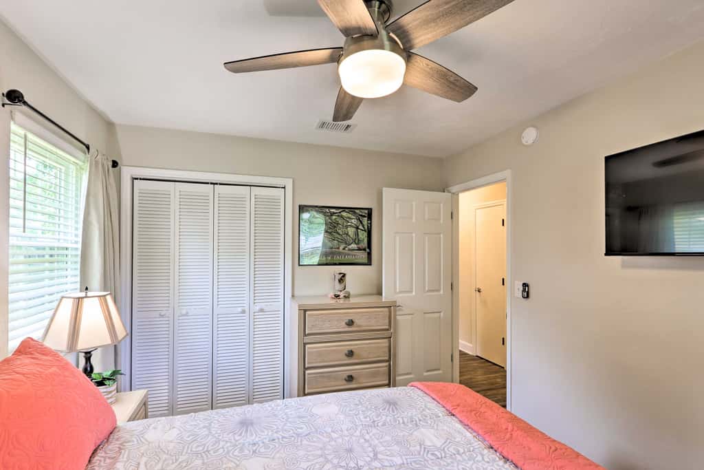 ~ 8 Mi to FSU: Bright Tallahassee Retreat!