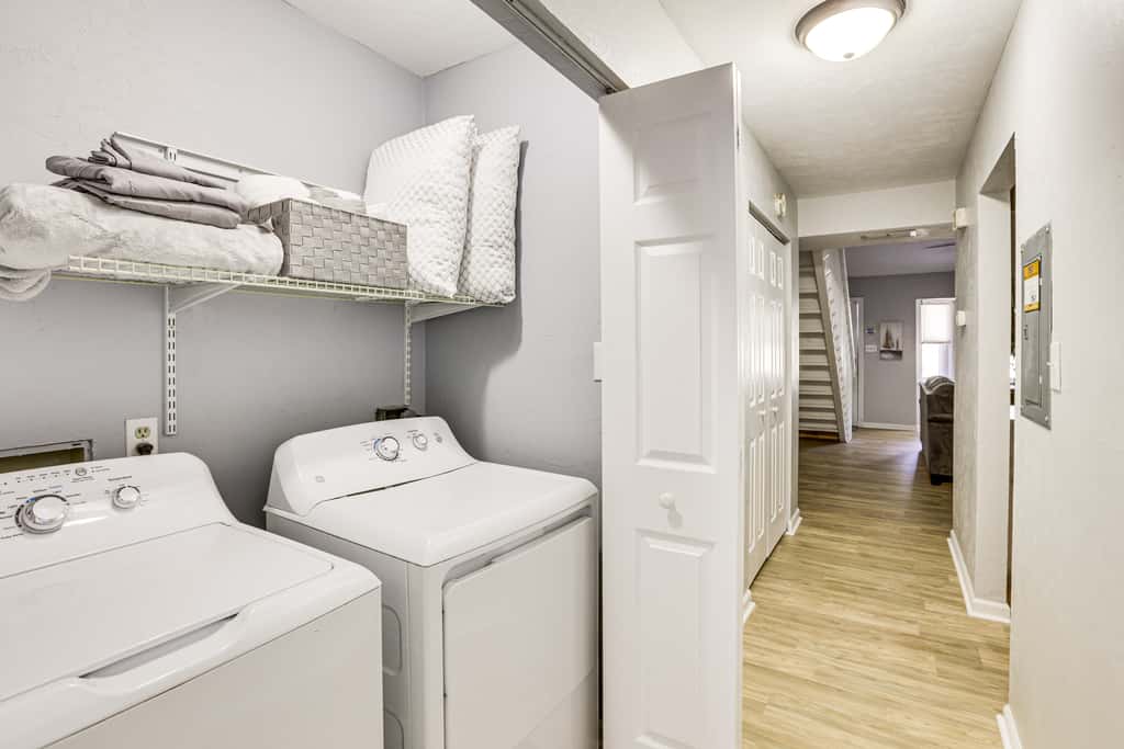 Updated Tallahassee Townhome: 3 Mi to Downtown!