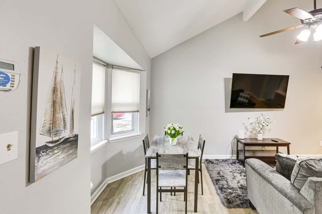 Updated Tallahassee Townhome: 3 Mi to Downtown!