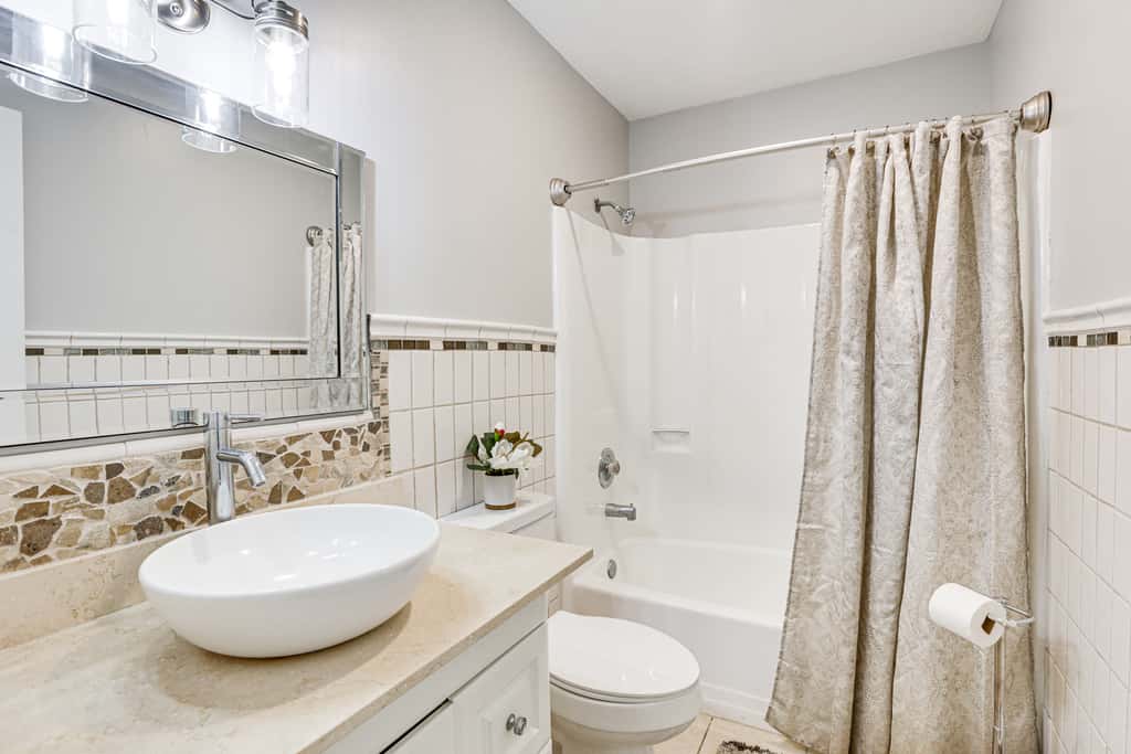 Updated Tallahassee Townhome: 3 Mi to Downtown!