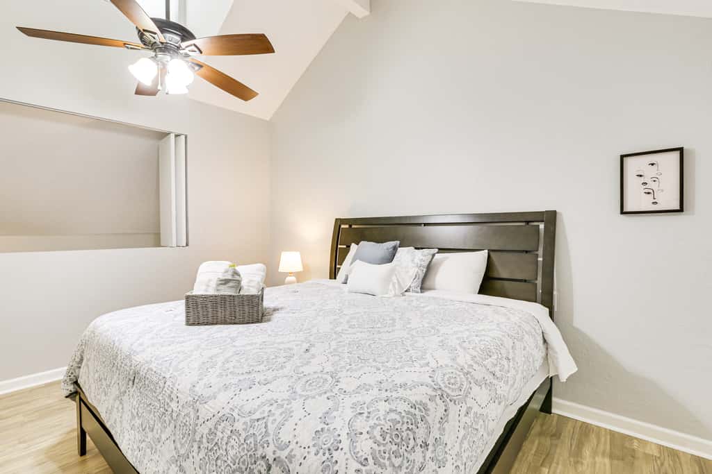 Updated Tallahassee Townhome: 3 Mi to Downtown!