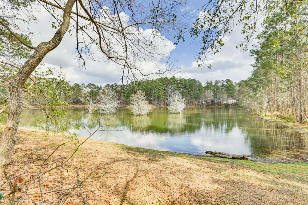 Updated Tallahassee Townhome: 3 Mi to Downtown!