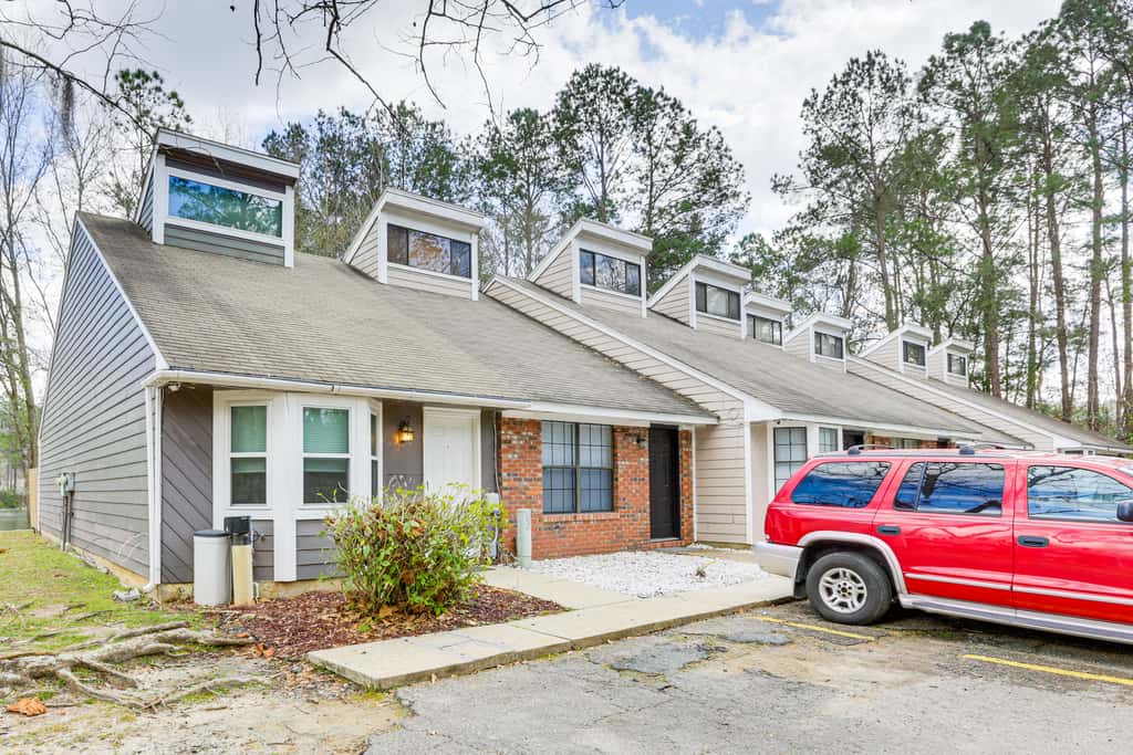 Updated Tallahassee Townhome: 3 Mi to Downtown!