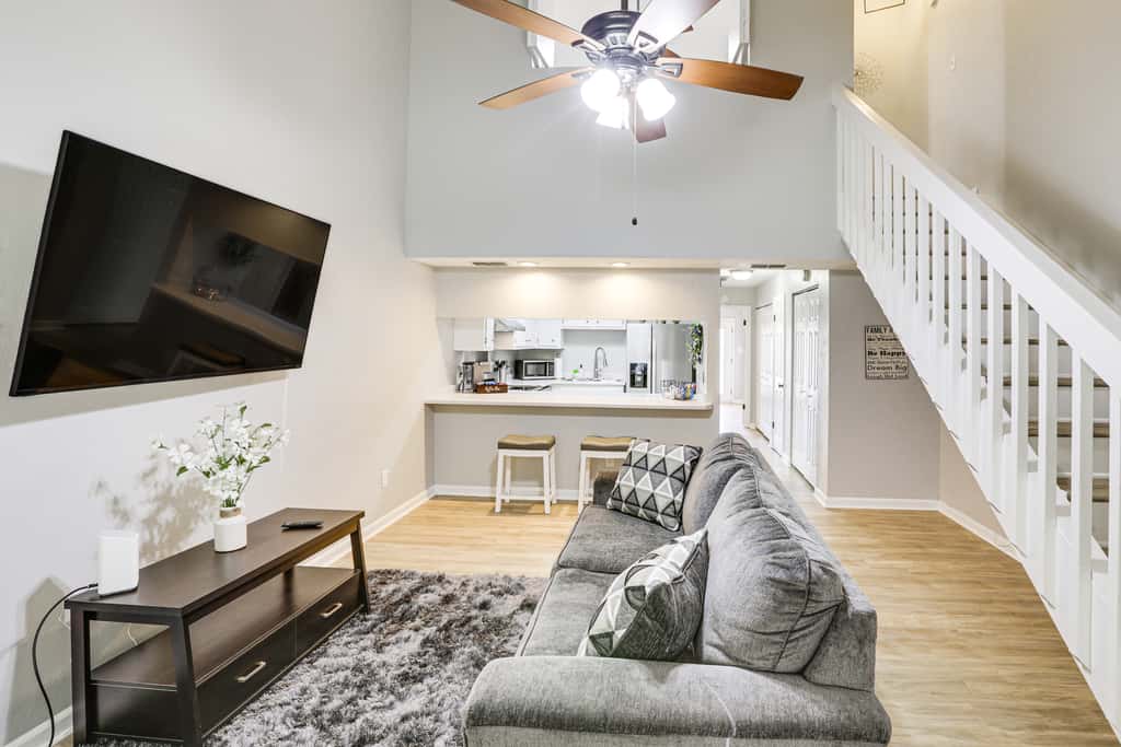Updated Tallahassee Townhome: 3 Mi to Downtown!