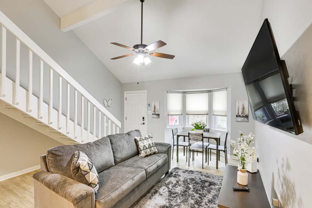 Updated Tallahassee Townhome: 3 Mi to Downtown!