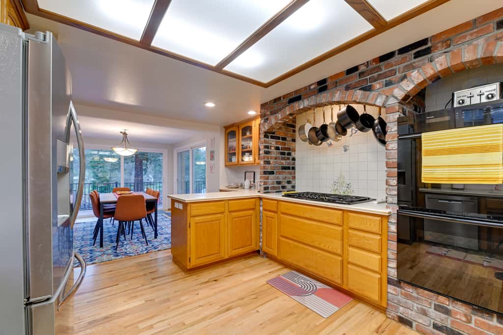 Spacious Grants Pass Home w/ Hot Tub & River Views