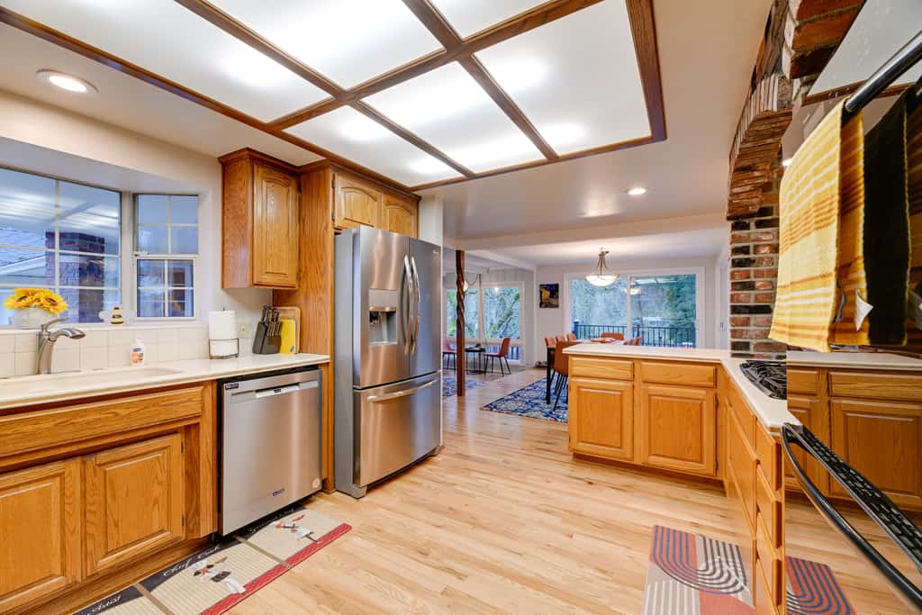 Spacious Grants Pass Home w/ Hot Tub & River Views