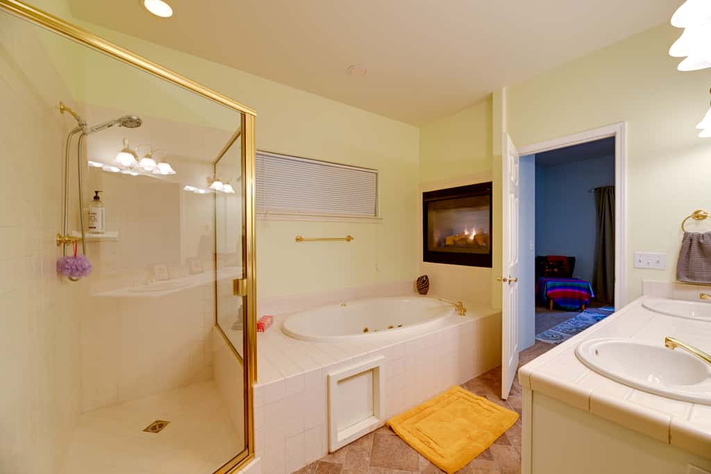 Spacious Grants Pass Home w/ Hot Tub & River Views