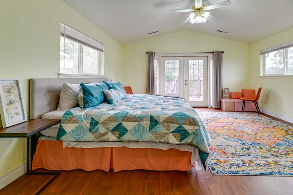 Spacious Grants Pass Home w/ Hot Tub & River Views